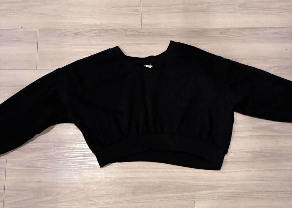 Women’s Cropped Sweatshirt Size XL (16-18) Black Long Sleeve
